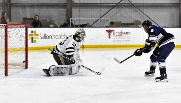 Maine Mariners' Brad Arvanitis versus Worcester Railers' Joey Cipollone