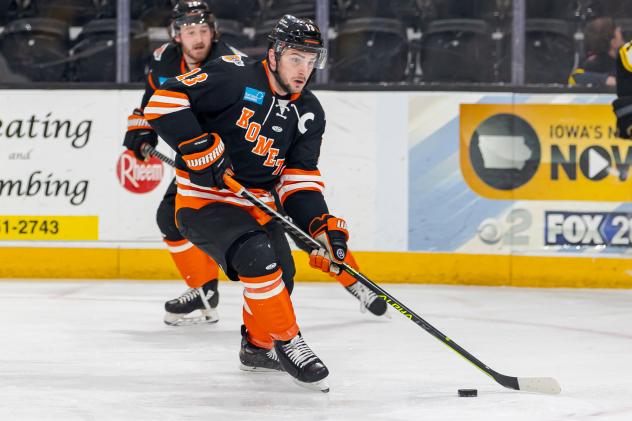 Forward Anthony Petruzzelli with the Fort Wayne Komets