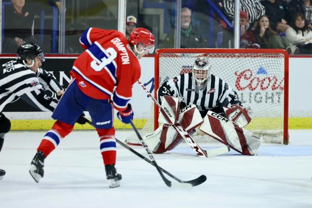 Spokane Chiefs' Brayden Crampton versus Vancouver Giants' Brett Mirwald