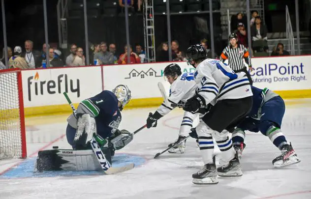Wenatchee Wild forward Miles Cooper (center)
