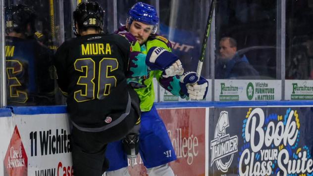 Iowa Heartlanders' Yuki Miura battles the Wichita Thunder