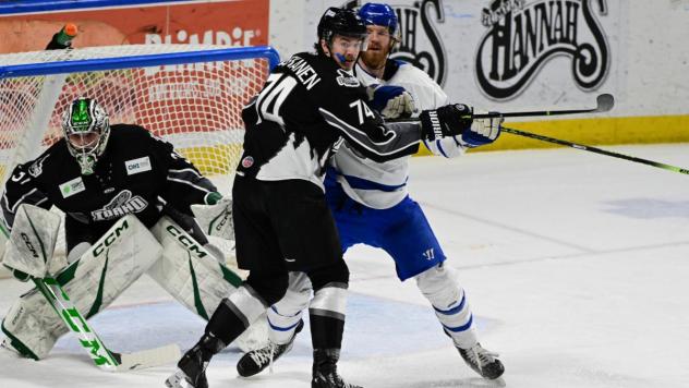 Wichita Thunder mixes it up with the Idaho Steelheads