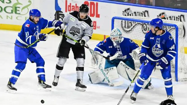 Wichita Thunder sets up defensively against the Idaho Steelheads