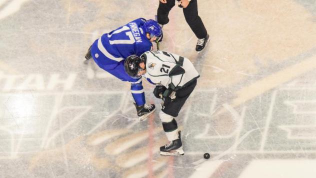 Wichita Thunder faces off with the Utah Grizzlies