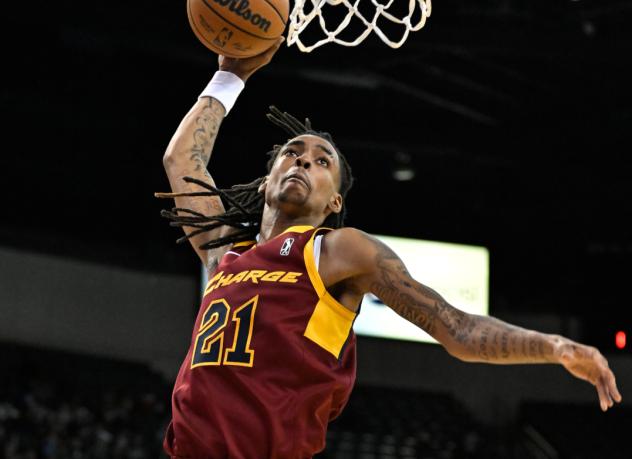 Cleveland Charge's Emoni Bates in action