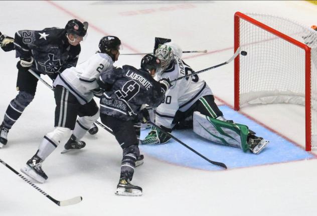 Wheeling Nailers battle the Idaho Steelheads