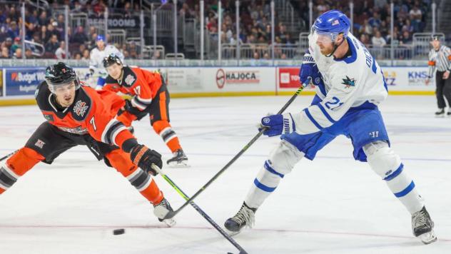 Wichita Thunder forward Jay Dickman (right)
