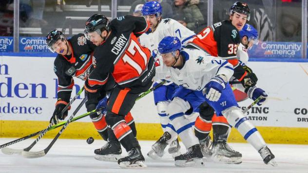 Wichita Thunder battle the Kansas City Mavericks