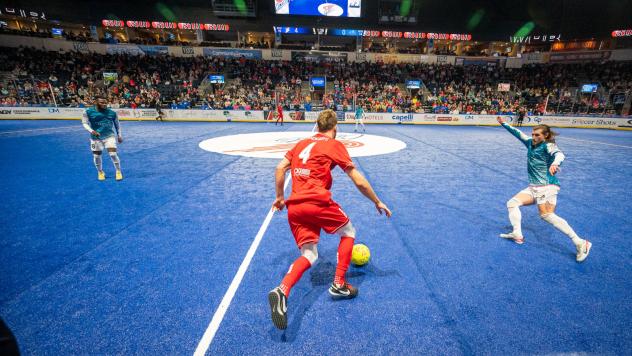 St. Louis Ambush battle the Kansas City Comets