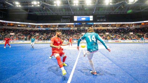 St. Louis Ambush battle the Kansas City Comets