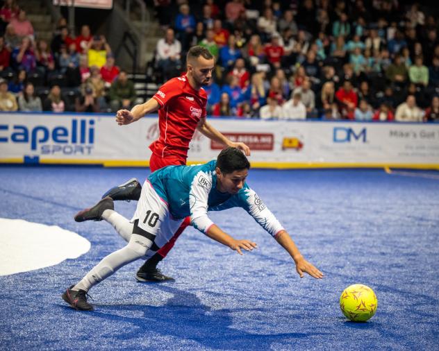 St. Louis Ambush battle the Kansas City Comets