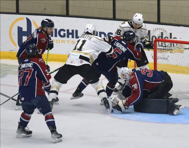 Wheeling Nailers test the Tulsa Oilers defense