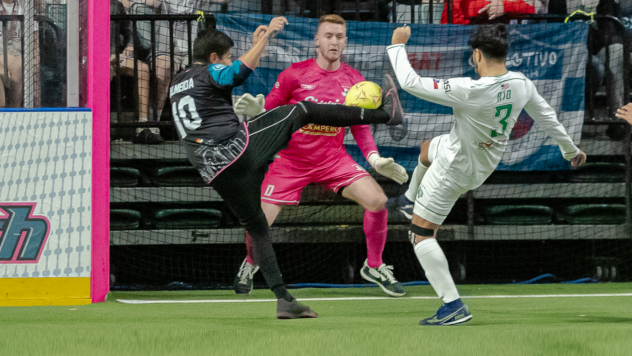 St. Louis Ambush midfielder Lucas Almeida (left) vs. the Dallas Sidekicks
