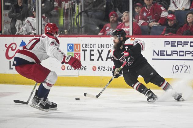 Allen Americans' Eric Williams versus Rapid City Rush's Alex Aleardi