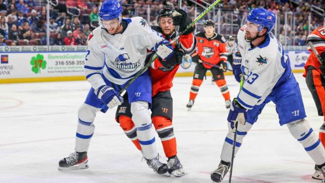Wichita Thunder battle the Kansas City Mavericks