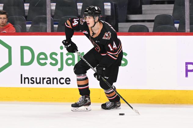 Forward Tomis Marinkovic with the Calgary Hitmen