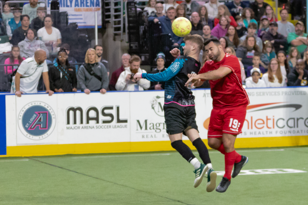 St. Louis Ambush battle for a header vs. the Kansas City Comets