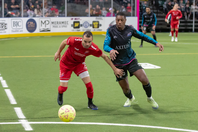St. Louis Ambush eye the ball against the Kansas City Comets
