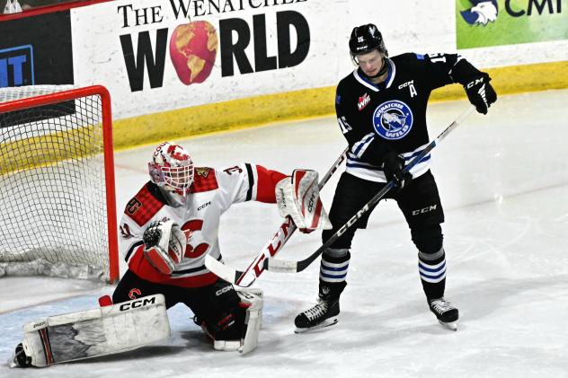 Prince George Cougars' Josh Ravensbergen versus Wenatchee Wild's Briley Wood