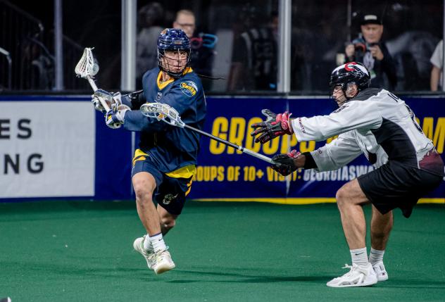 Georgia Swarm battle the Colorado Mammoth