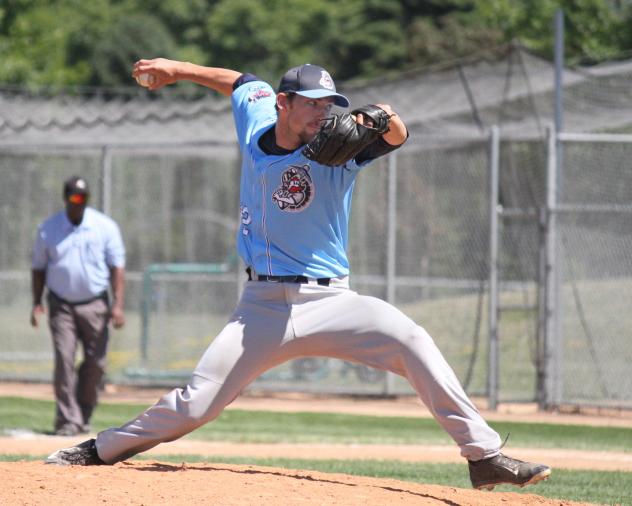 Trevor Charpie pitching for the St. Cloud Rox