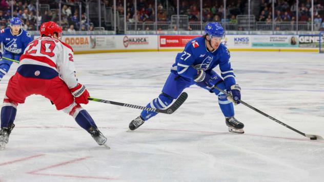 Wichita Thunder forward Connor MacEachern vs. the Allen Americans