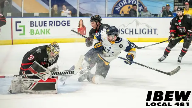 Indy Fuel goaltender Cam Gray makes a stop against the Norfolk Admirals