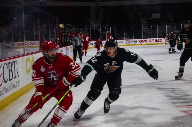 Allen Americans' Mikael Robidoux and Utah Grizzlies' Quinn Wichers in action