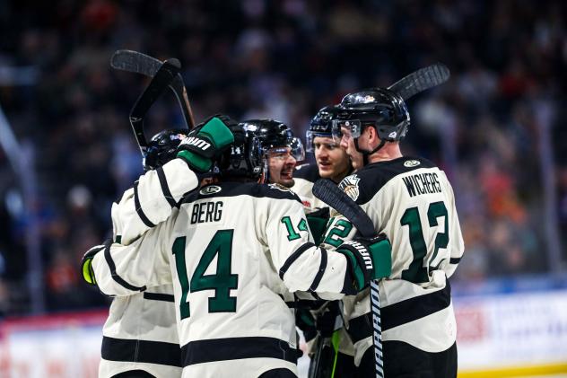 Utah Grizzlies celebrate win