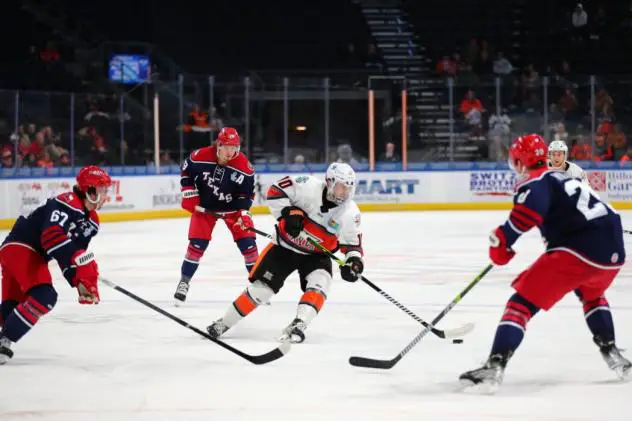 Allen Americans defend against the Kansas City Mavericks