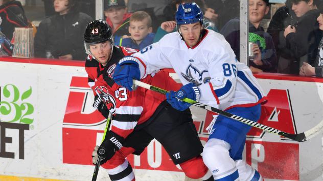 Adirondack Thunder's Grant Jozefek and Trois-Rivieres Lions' Jakov Novak in action