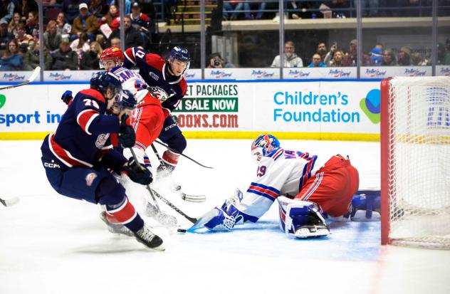 Kitchener Rangers battle the Saginaw Spirit