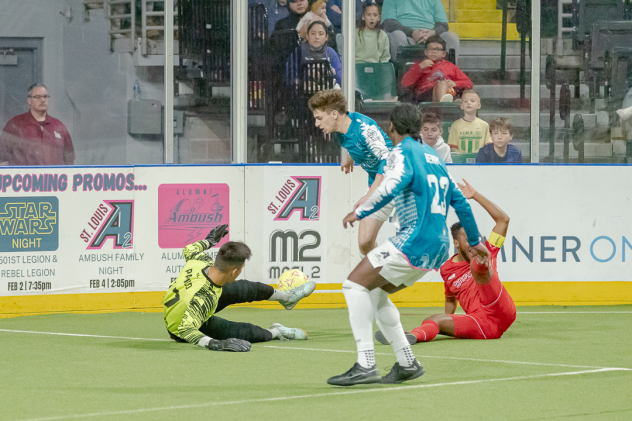 St. Louis Ambush battle the Kansas City Comets
