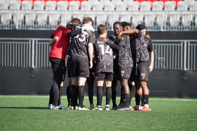 Pittsburgh Riverhounds huddle