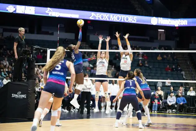Grand Rapids Rise defend against the Omaha Supernovas