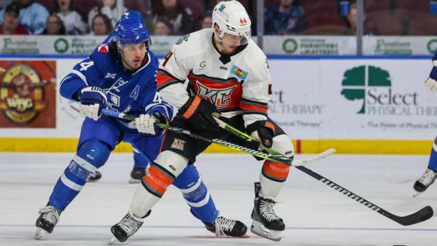Wichita Thunder take on the Kansas City Mavericks