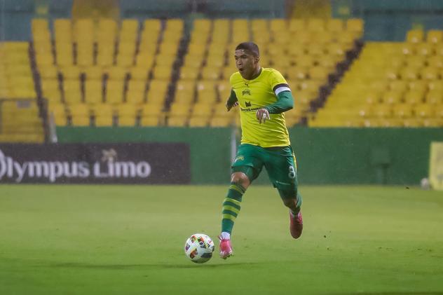 Tampa Bay Rowdies midfielder Damian Rivera