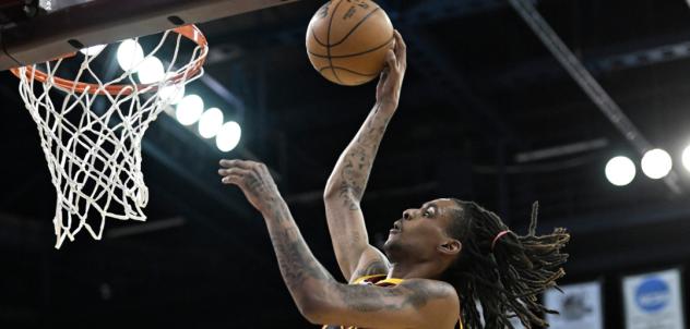 Cleveland Charge's Emoni Bates in action