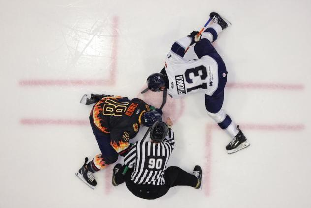 Florida Everblades' Mark Senden versus Worcester Railers' Jake Pivonka