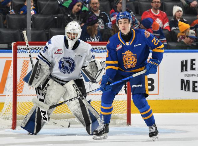 Wenatchee Wild's Brendan Gee and Edmonton Oil Kings' Landon Hanson on game night