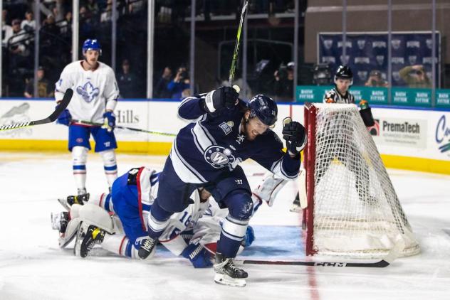Worcester Railers battle the Trois-Rivieres Lions