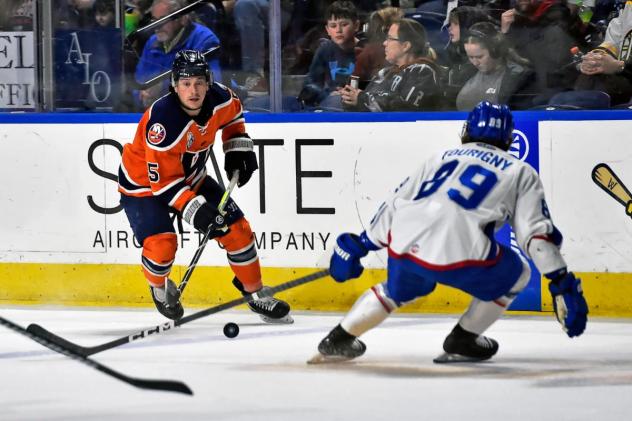 Worcester Railers forward Zach White (left) vs. the Trois-Rivieres Lions