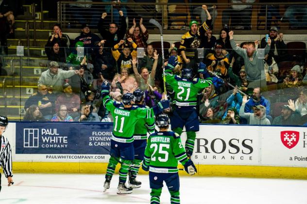 Maine Mariners celebrate with the home fans