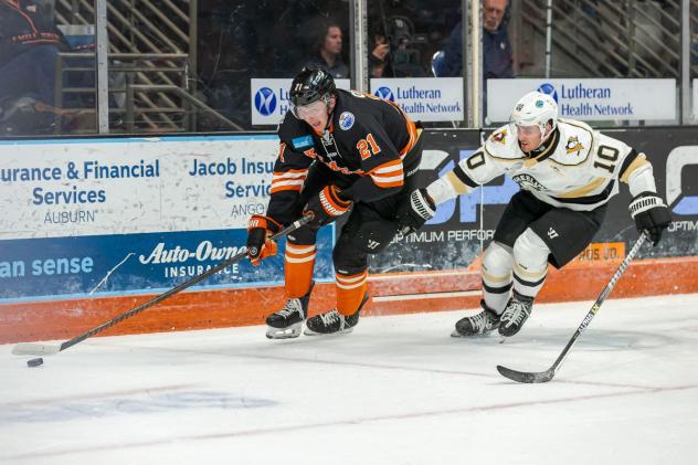 Fort Wayne Komets' Noah Ganske versus Wheeling Nailers' David Jankowski