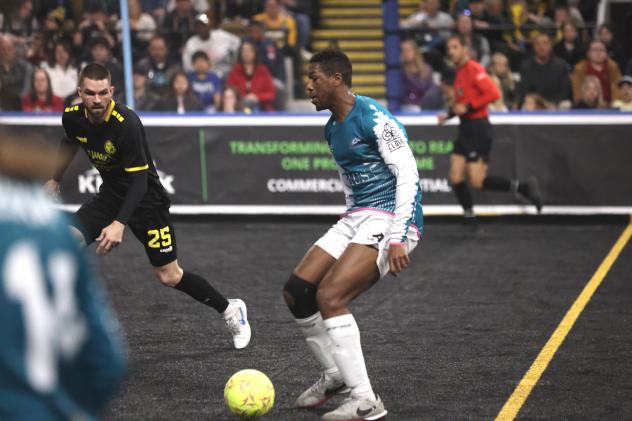 St. Louis Ambush look for a shot against the Milwaukee Wave