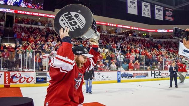 Chad Costello hoists the Kelly Cup in 2016