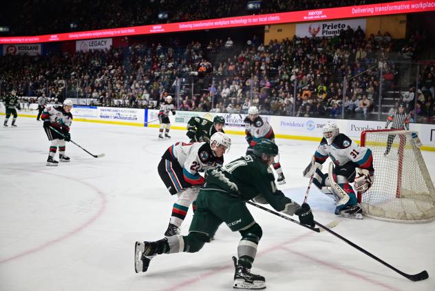 Kelowna Rockets battle the Everett Silvertips