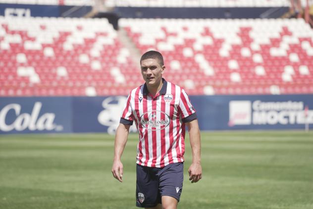 Atlético Ottawa midfielder Manny Aparicio