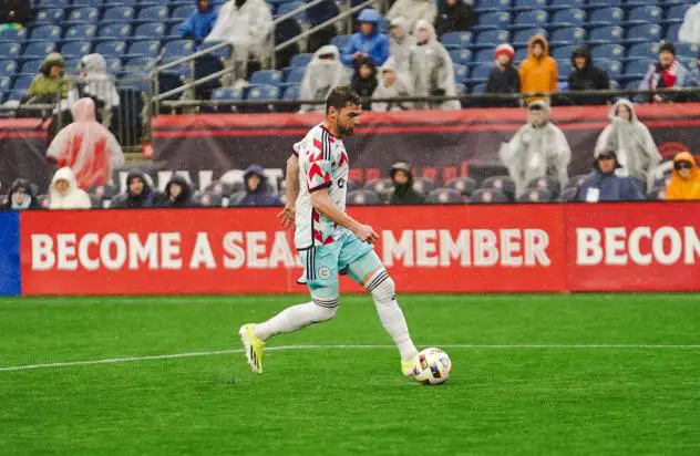 Chicago Fire with possession in the rain against the New England Revolution