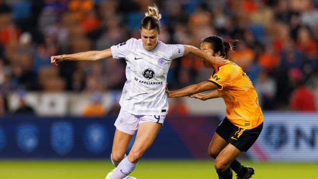 Racing Louisville FC's Kayla Fischer versus Houston Dash's Yuki Nagasato